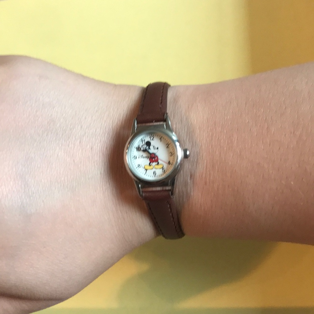 Vintage Mickey Mouse watch, with charm set 🐭